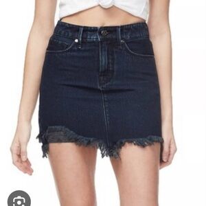 Good American Frayed Hem Denim Mini Skirt